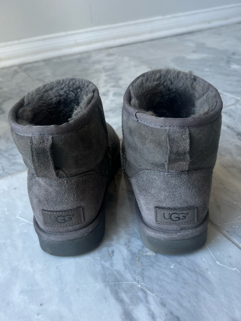 Authentic UGGS gray women size 7 - Picture 2 of 7